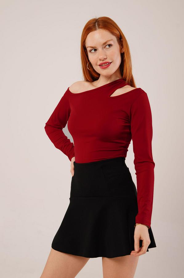 Omuz Dekolte Detaylı Bordo Bluz