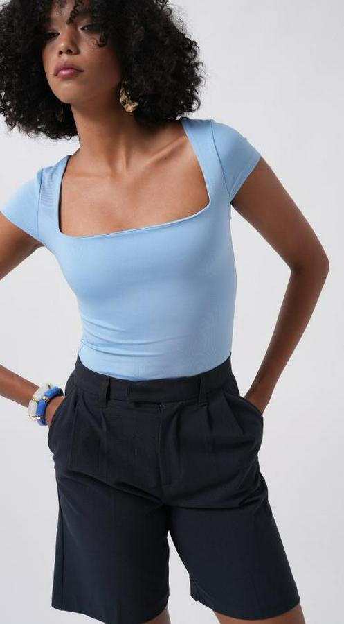 Pencere Detay Mini Dekolte Bluz