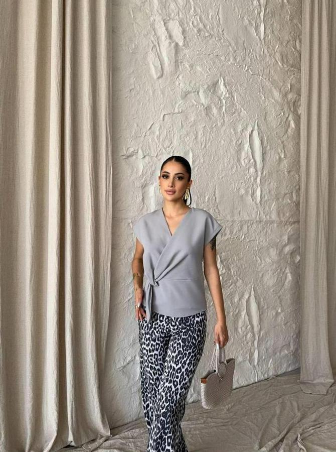 Yandan Bağlama Detayli Kolsuz Bluz