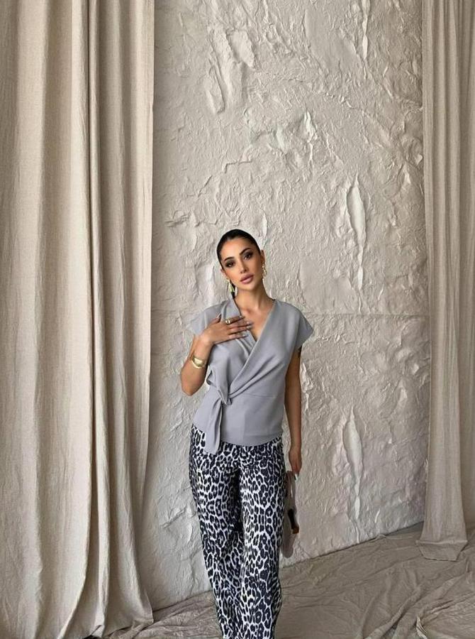 Yandan Bağlama Detayli Kolsuz Bluz