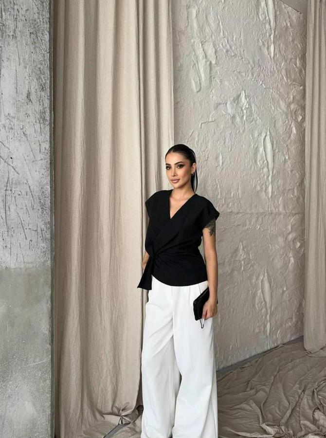 Yandan Bağlama Detayli Kolsuz Bluz