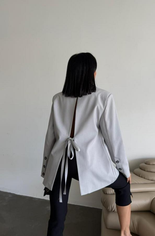 Arkasi Yirtmaç Detayli Ceket