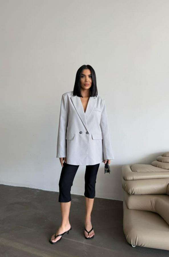 Arkasi Yirtmaç Detayli Ceket