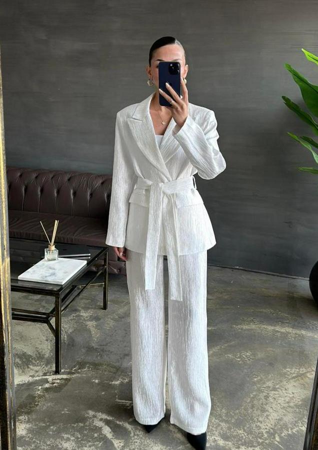 Ekru Beli Kuşaklı Ceket Ve Pantolon Parlak Takım