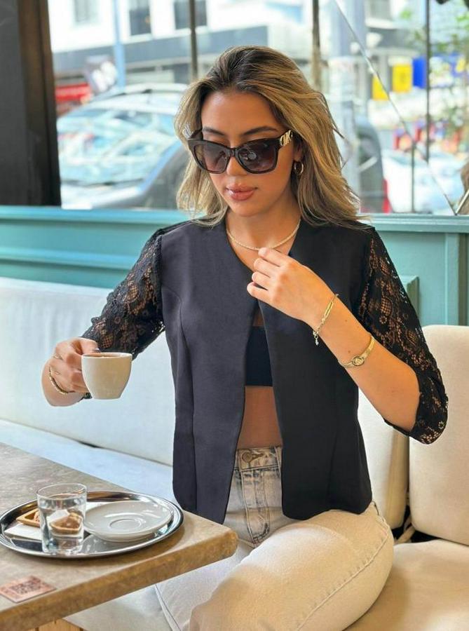 Yarım Dantel Kollu Önü Açık Kısa Atlas Ceket