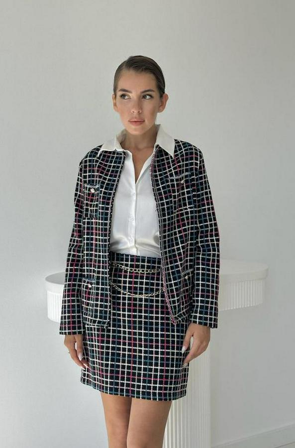 Siyah Önü Açık Ceket Ve Eteği Zincirli Takım