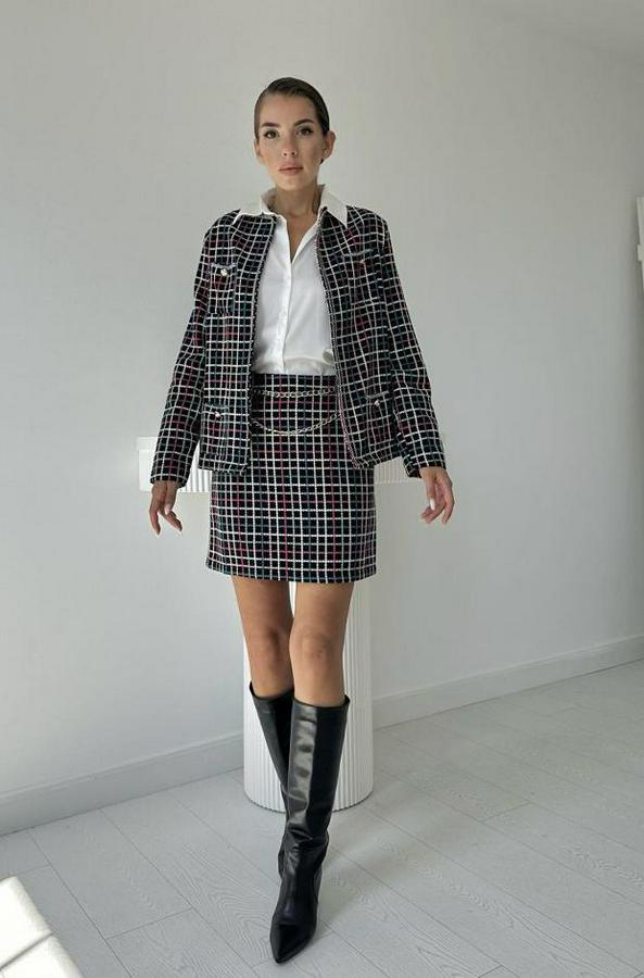 Siyah Önü Açık Ceket Ve Eteği Zincirli Takım