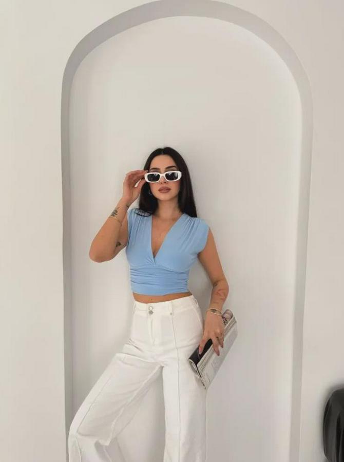 Vatkalı Kolsuz V Yaka Drapeli Crop Bluz Likralı Fit