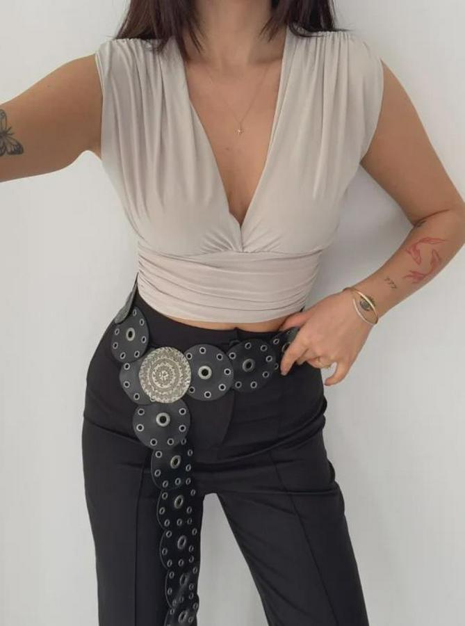 Vatkalı Kolsuz V Yaka Drapeli Crop Bluz Likralı Fit