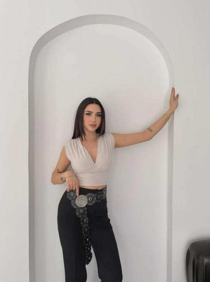 Vatkalı Kolsuz V Yaka Drapeli Crop Bluz Likralı Fit