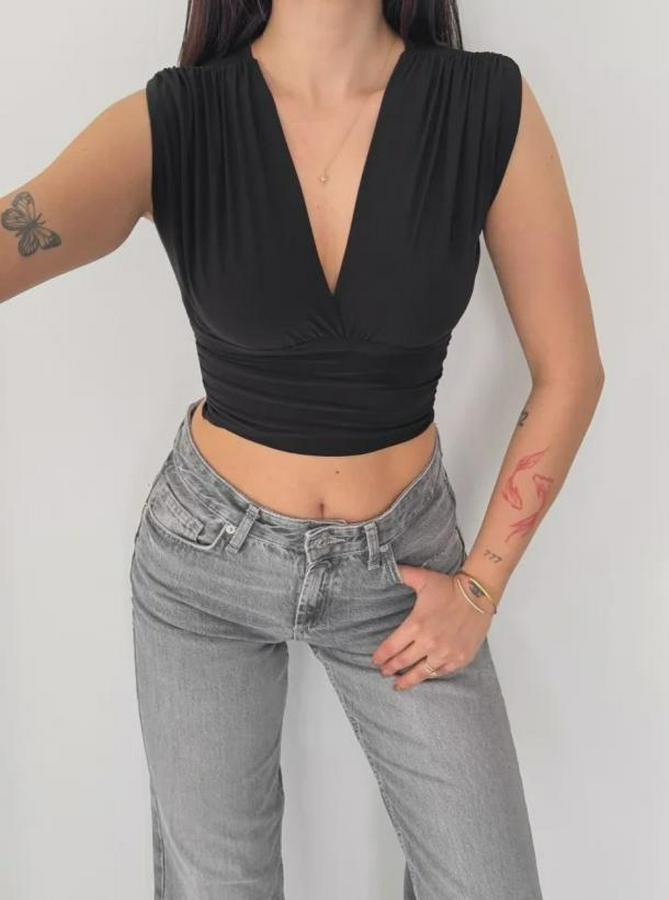 Vatkalı Kolsuz V Yaka Drapeli Crop Bluz Likralı Fit