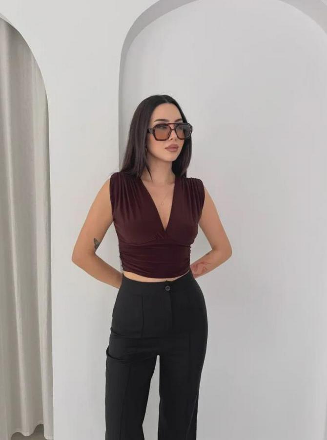 Vatkalı Kolsuz V Yaka Drapeli Crop Bluz Likralı Fit