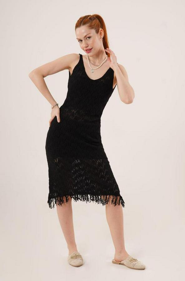 Ajurlu V Yaka Püskül Detaylı Siyah Elbise