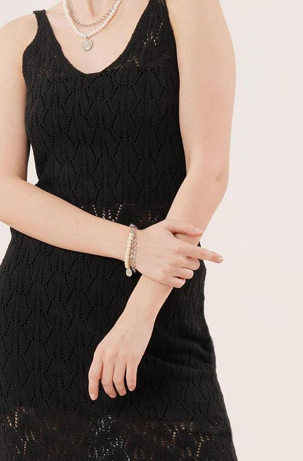 Ajurlu V Yaka Püskül Detaylı Siyah Elbise