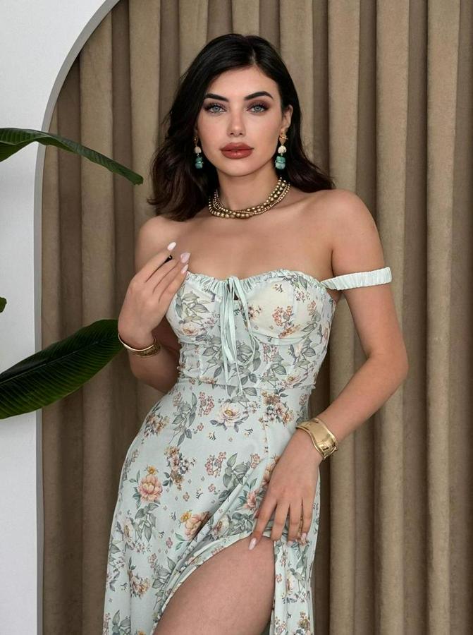 Anjelik Yırtmaç Detaylı Elbise