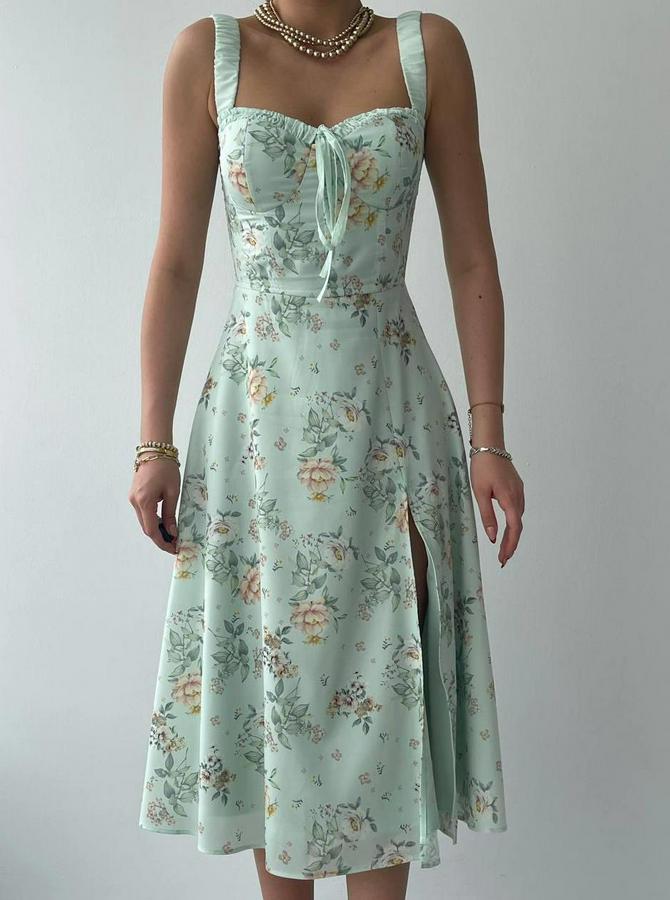 Anjelik Yırtmaç Detaylı Elbise