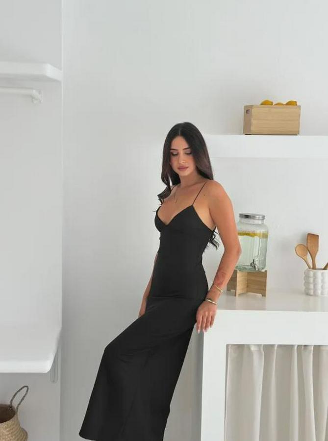 Askılı Uzun Elbise V Yaka Şık Gece Elbisesi Vücuda Oturan