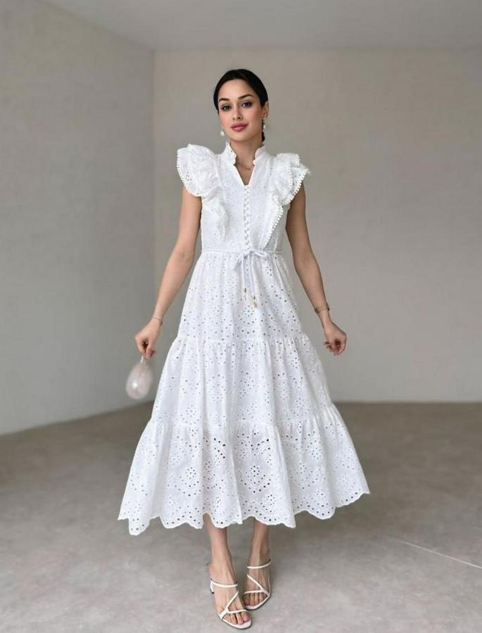 Beyaz Fırfırlı Düğmeli Elbise