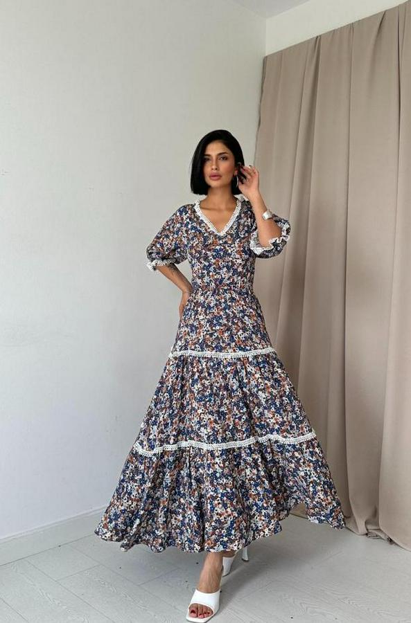 Desenli Sırtı Dekolteli Brode Elbise