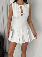 Göğüs Bağlamalı Kolsuz Mini Boy Elbise