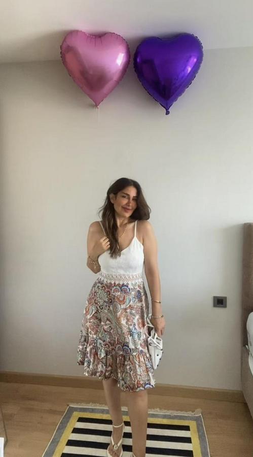 Askılı V Yakalı Üst Dantel Alt Süprem Mini Elbise