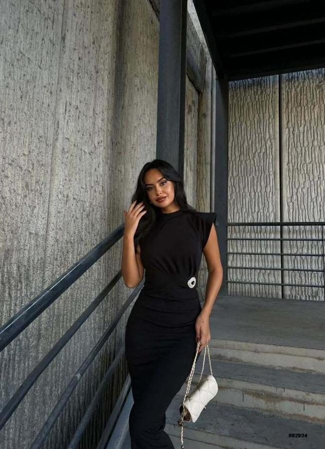 Bisiklet Yaka Vatkalı Broş Detay Kısa Kol Midi Boy Elbise