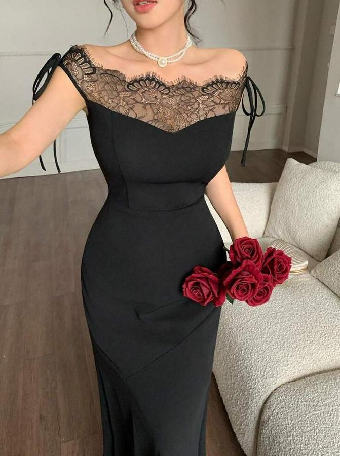 Göğüs Ve Yakası Dantel Detaylı Kayık Yaka Görünümlü Uzun Ithal Krep Elbise