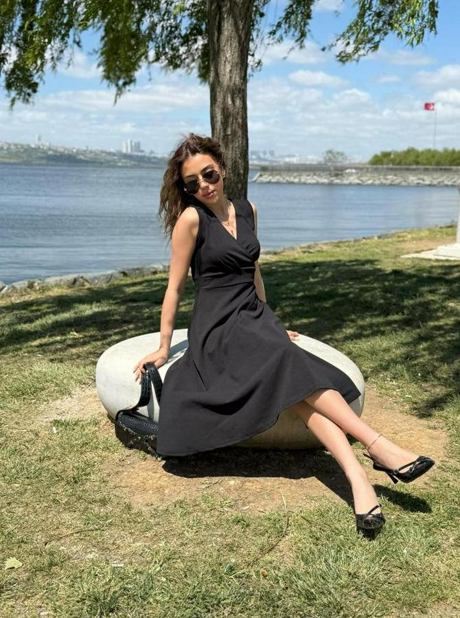 Ithal Krep Kumaş Kruvaze Yaka Eteği Kloş Kolsuz Mini Elbise