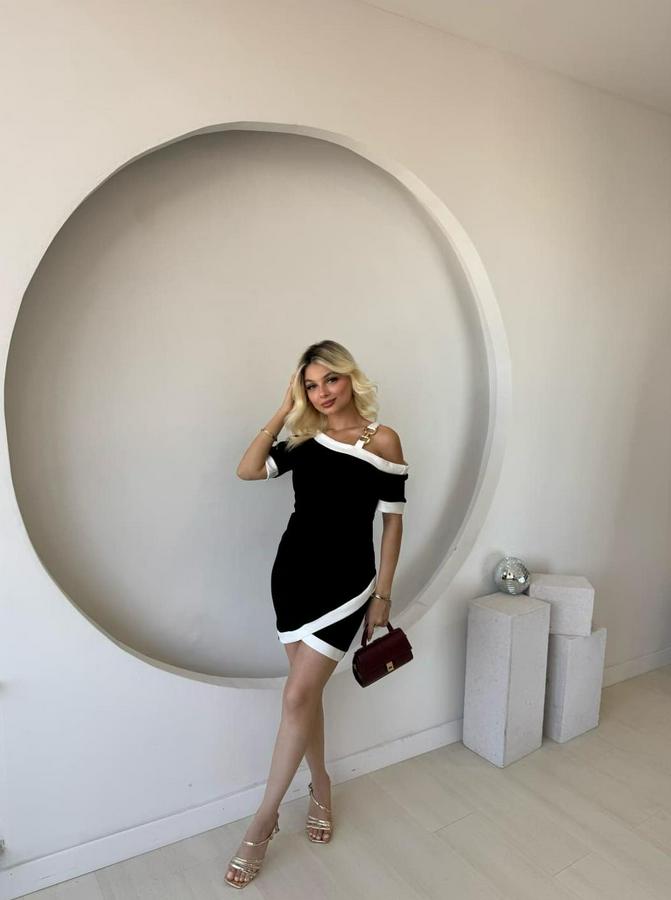 Kısa Kollu Asimetrik Kesim Yaka Şerit Ve Aksesuar Detaylı Modal Elbise