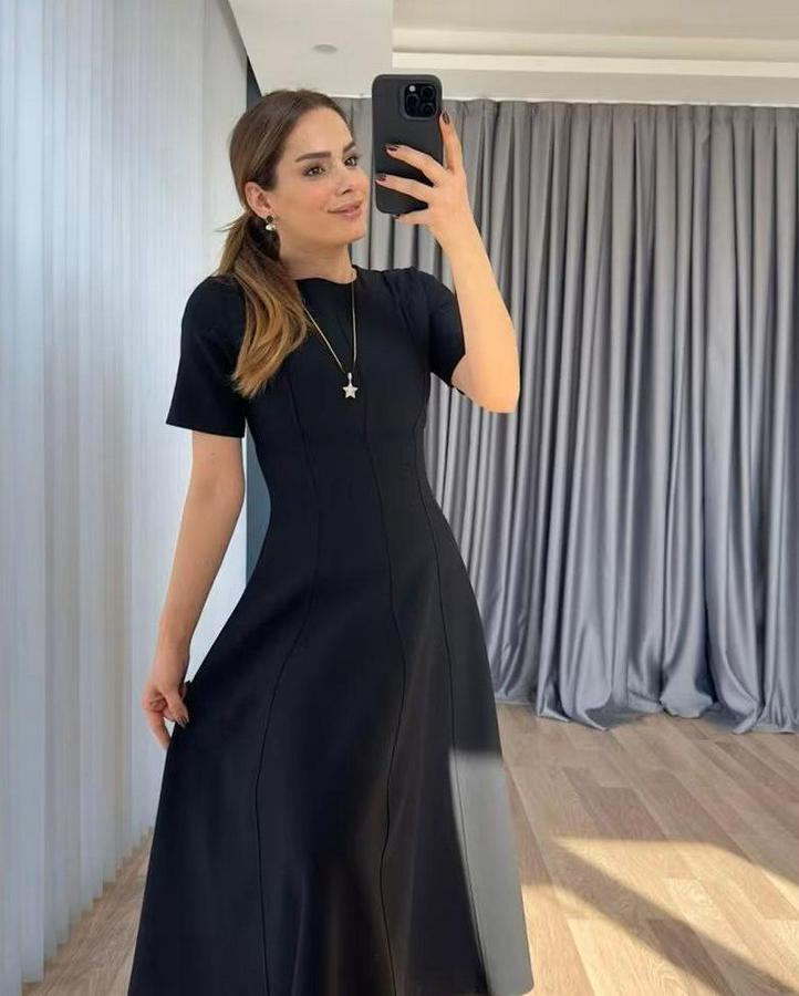 Kısa Kollu Bisiklet Yaka Maksi Boy Ithal Krep Elbise