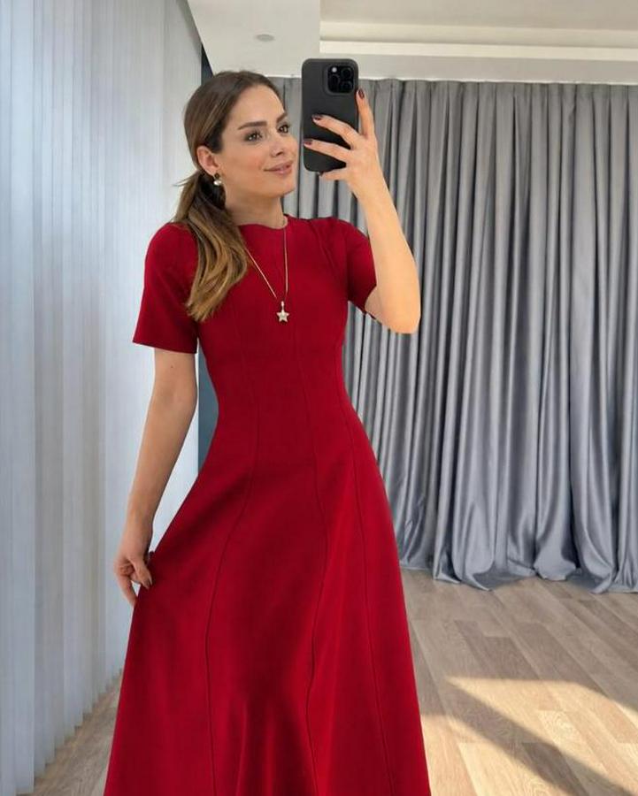 Kısa Kollu Bisiklet Yaka Maksi Boy Ithal Krep Elbise