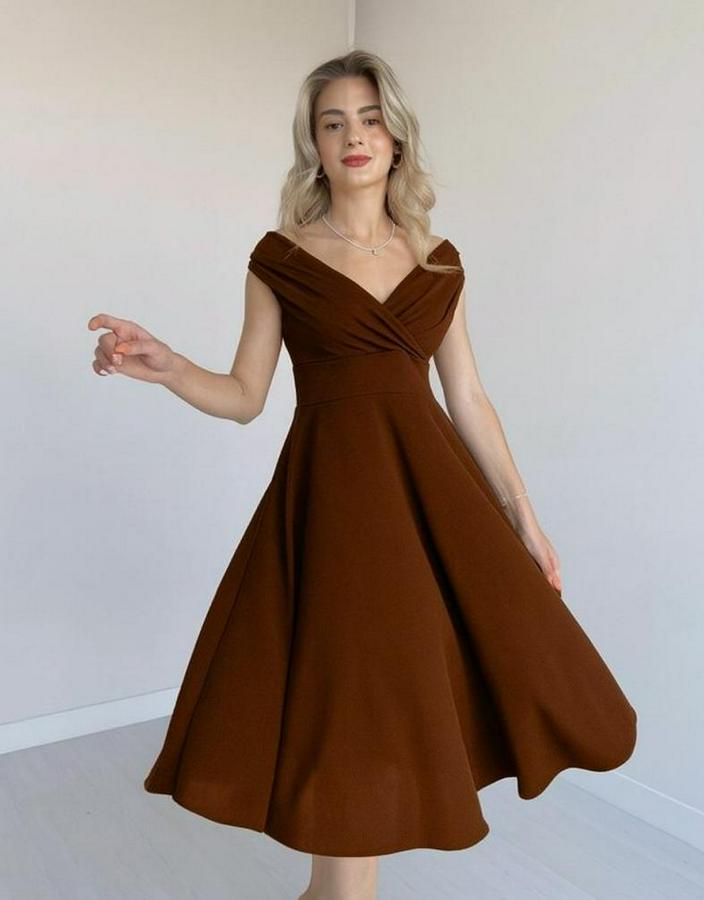 Kısa Kollu Kruvaze Yaka Eteği Volanlı Krep Elbise