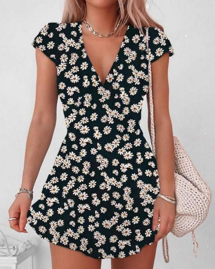 Kısa Kollu Kruvaze Yaka Papatya Baskılı Krep Elbise