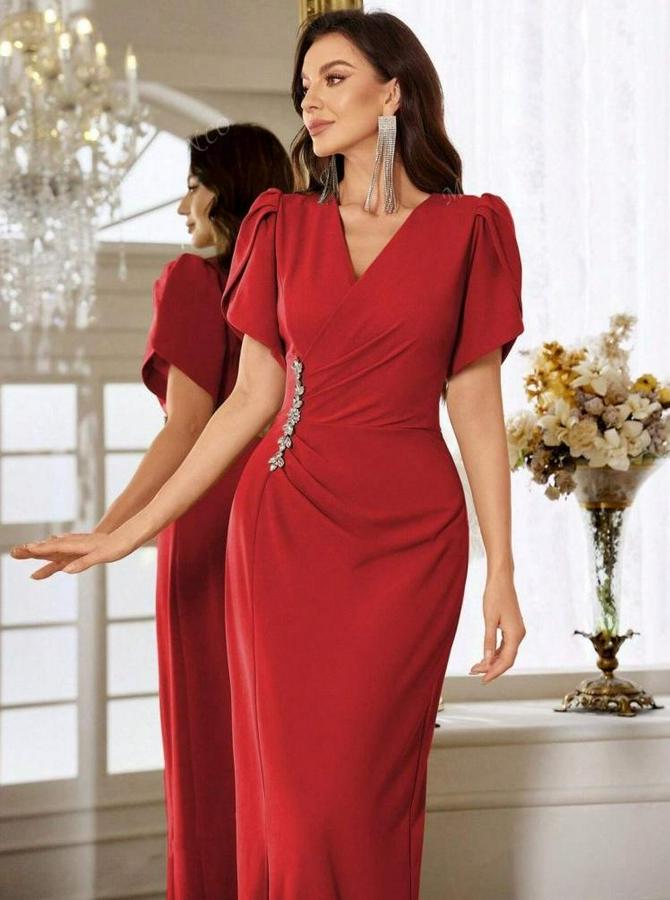 Kısa Kollu Kruvaze Yakalı Belden Çiçek Aksesuarlı Yırtmaçlı Ithal Krep Elbise