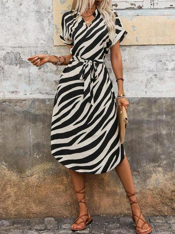 Kısa Kollu V Hakim Yakalı Zebra Desenli Midi Süprem Elbise