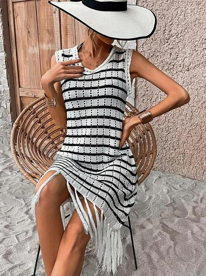 Kolsuz V Yaka Eteği Püsküllü Çizgi Desen Elbise