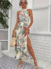 Omuzlardan Açık Halter Yakalı Yırtmaçlı Çiçek Desenli Süprem Elbise