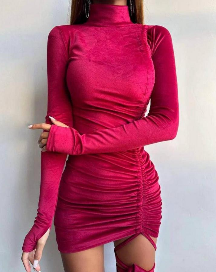 Uzun Kollu Balıkçı Yaka Büzgü Ve Gül Detay Kadife Kumaş Mini Elbise