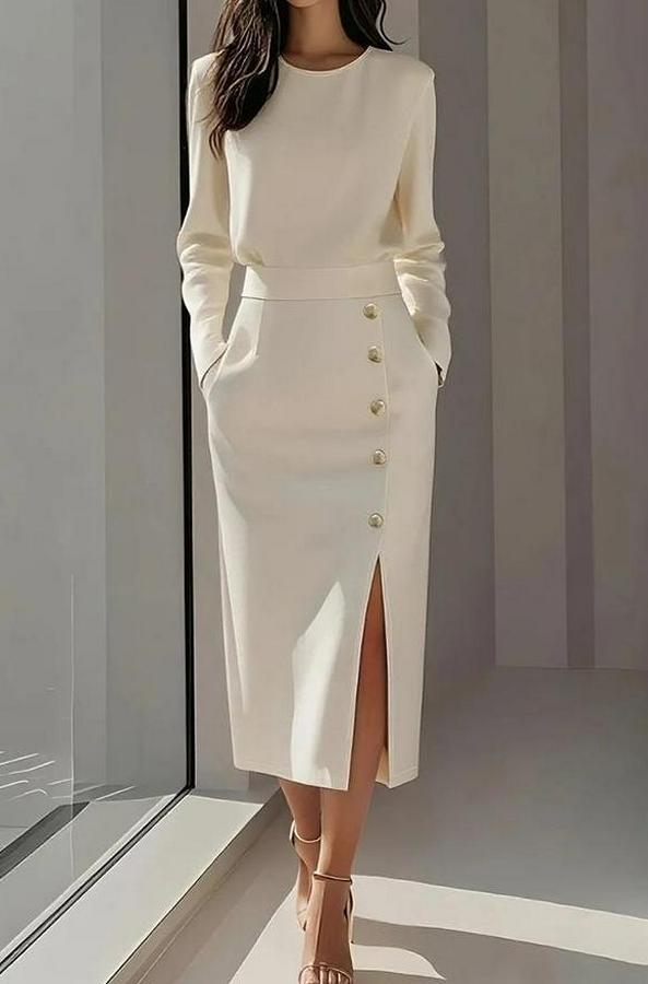 Uzun Kollu Bisiklet Yakalı Yandan Yırtmaçlı Düğmeli Midi Ithal Krep Elbise