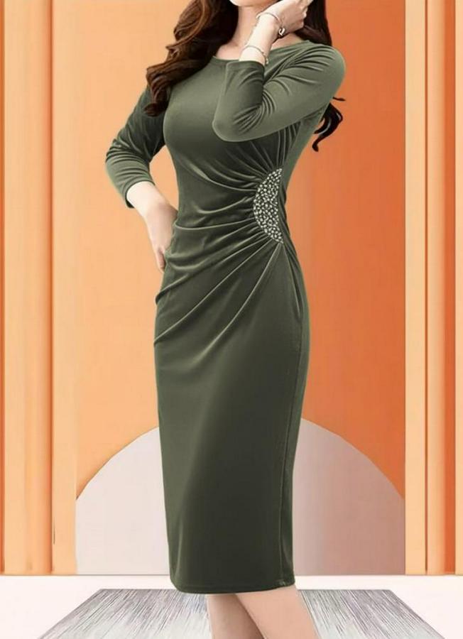 Uzun Kollu Bot Yaka Yanı Taş Detaylı Midi Kadife Elbise