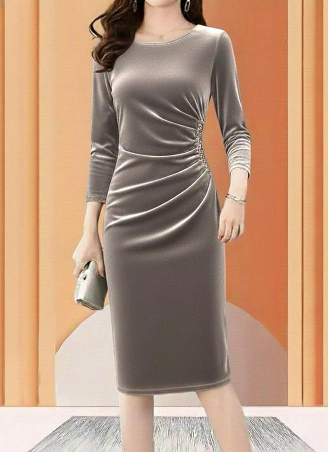 Uzun Kollu Bot Yaka Yanı Taş Detaylı Midi Kadife Elbise