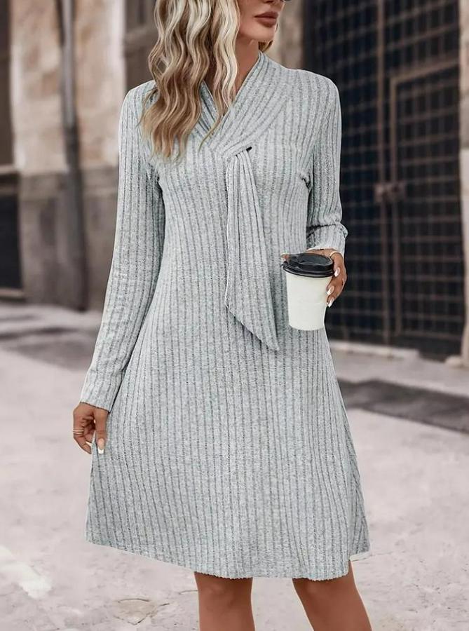 Uzun Kollu Çapraz Geçmeli Kravat Yaka Şardonlu Kaşkorse Kısa Elbise