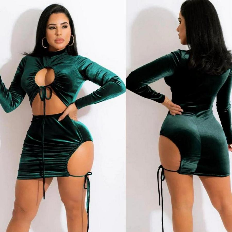 Uzun Kollu Full Dekolte Detay Kadife Kumaş Elbise