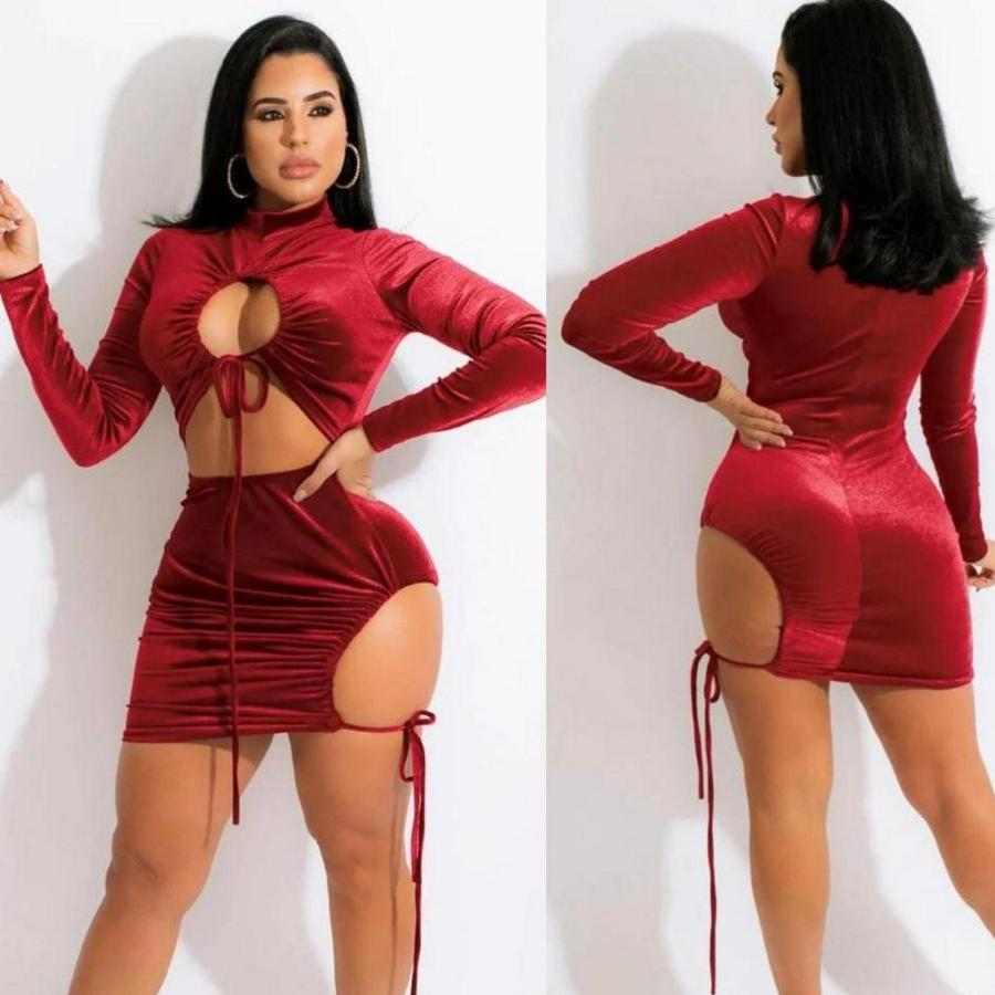 Uzun Kollu Full Dekolte Detay Kadife Kumaş Elbise