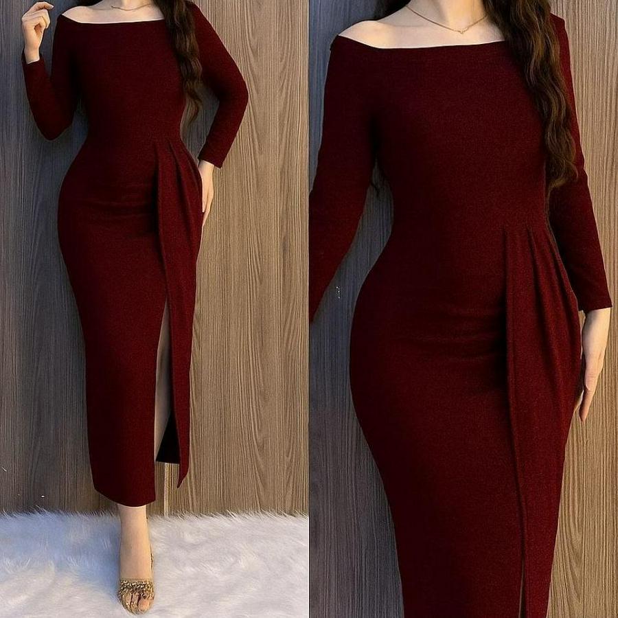 Uzun Kollu Kayık Yaka Büzgü Ve Maxi Boy Yırtmaç Detay Simli Kadife Kumaş Elbise