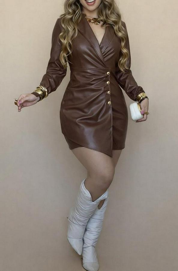 Uzun Kollu Kruvaze Yakalı Önden Büzgü Ve Düğmeli Asimetrik Kesim Detaylı Mini Deri Elbise