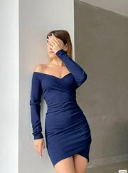 Uzun Kollu Madonna Yaka Kruvaze Detay Mini Büzgülü Elbise