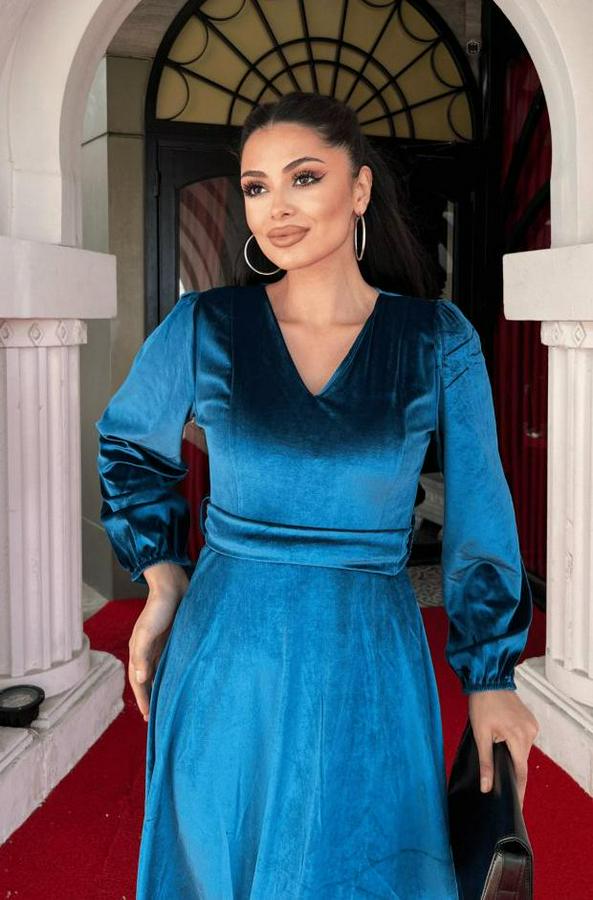 Uzun Kollu V Yaka Kuşak Dahil Kadife Kumaş Midi Boy Elbise