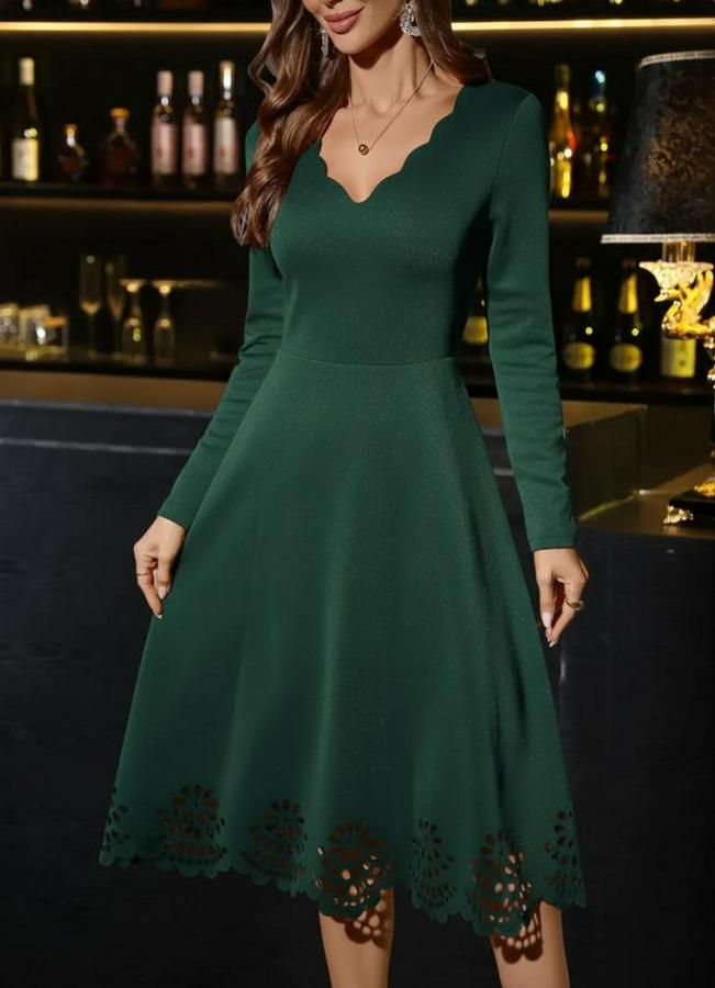 Uzun Kollu V Yakalı Lazer Kesim Detaylı Midi Ithal Krep Elbise