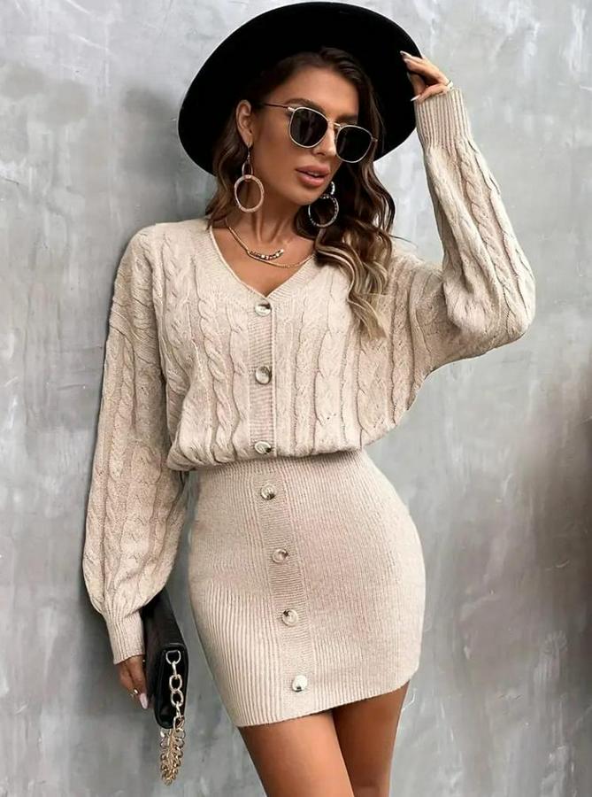 Uzun Kollu V Yakalı Önden Düğmeli Kısa Triko Elbise